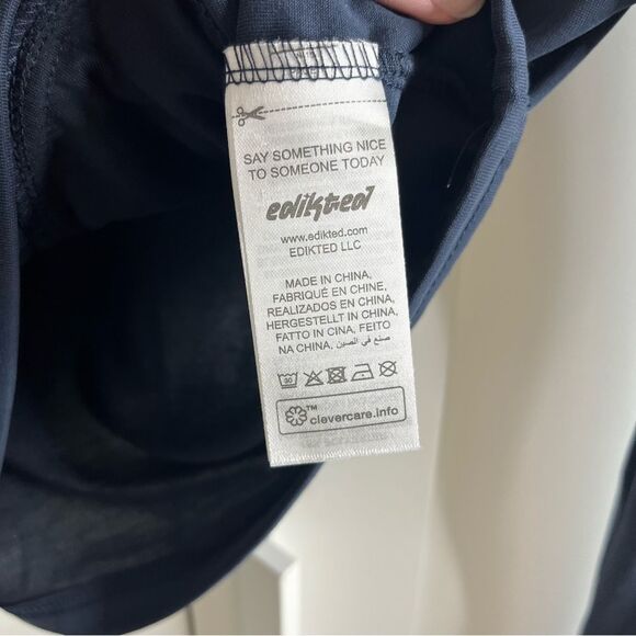 NWT EDIKTED Rain Cupped Long Sleeve Top Navy Medium - Picture 9 of 14